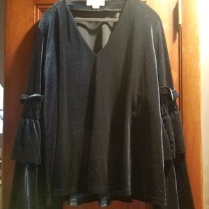 ROMANTIC NAVY VELVET BLOUSE WITH TIERED SLEEVES